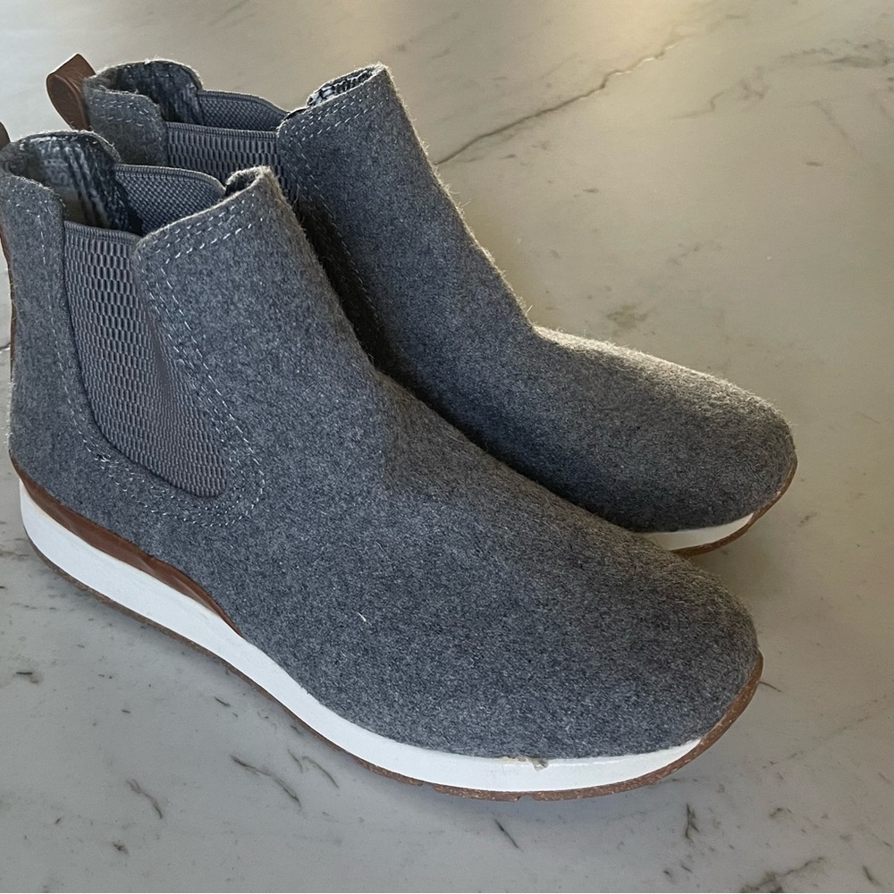 Women’s b.o.c. Kara Wool Ankle Chelsea Boot 8.5